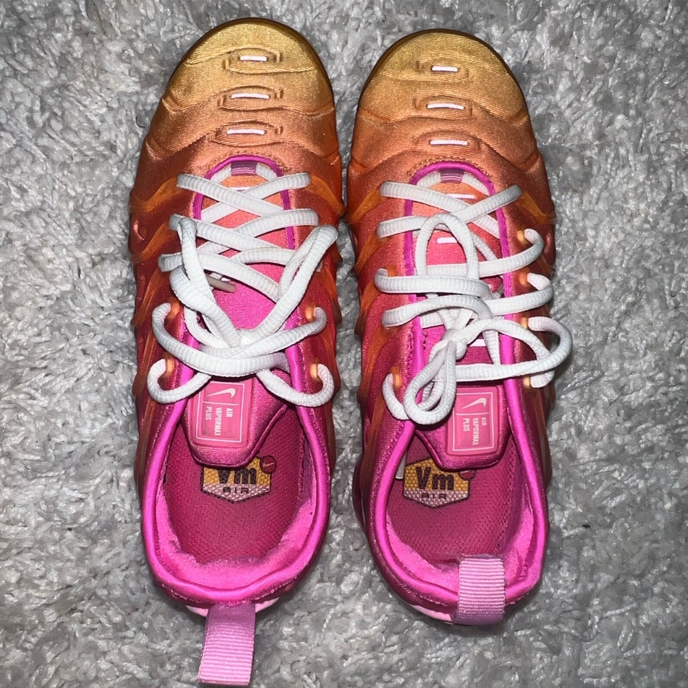 Women’s vapor air max plus size 6.5 pink/yellow ombré - Picture 3 of 4